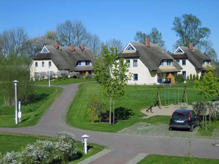 Komfortables Reetdachferienhaus Hasel 1 Puddemin Екстер'єр фото